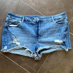 old navy OG straight high rise distressed jean shorts size 22